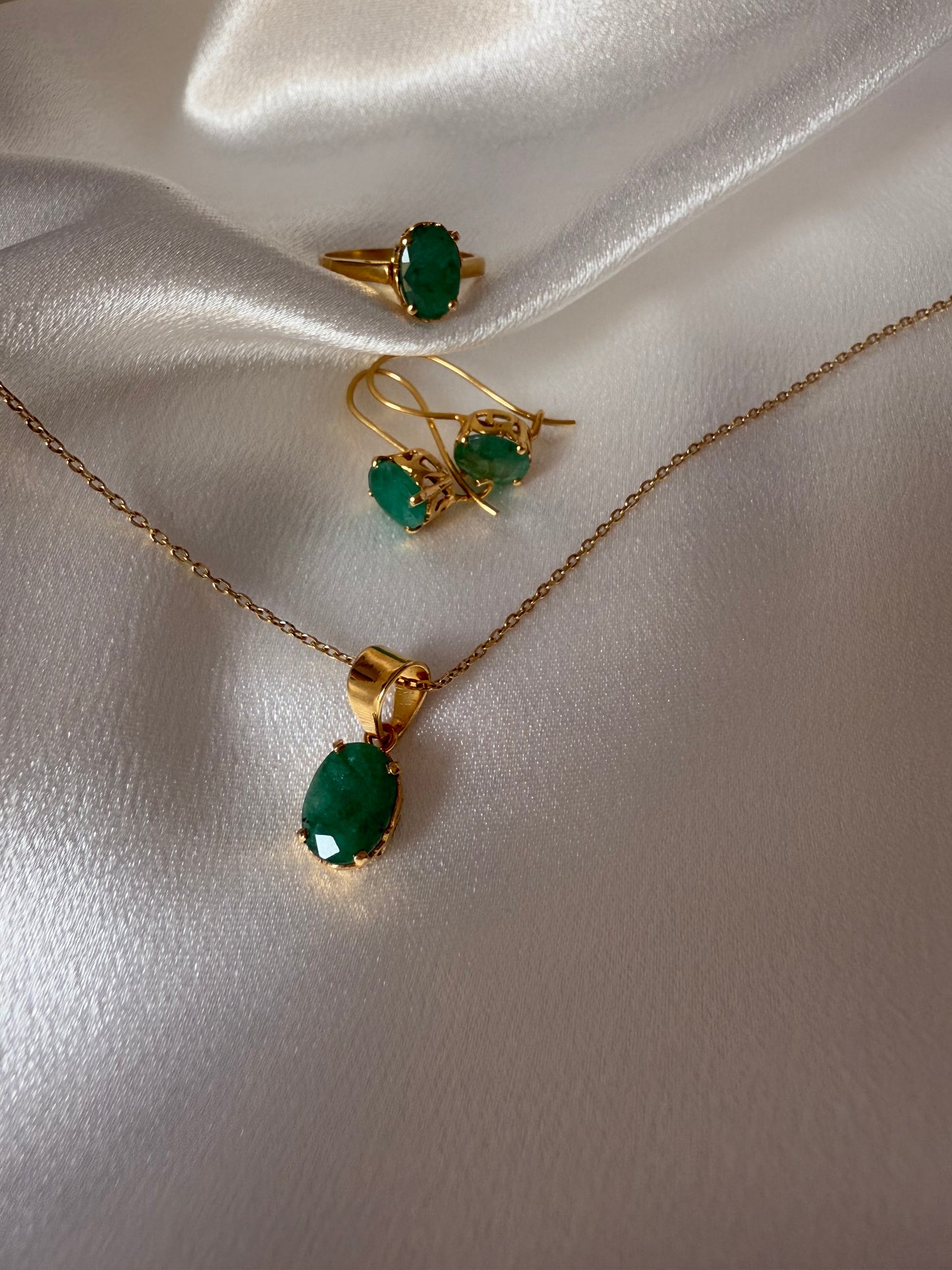 THE EXQUISITE EMERALD SET