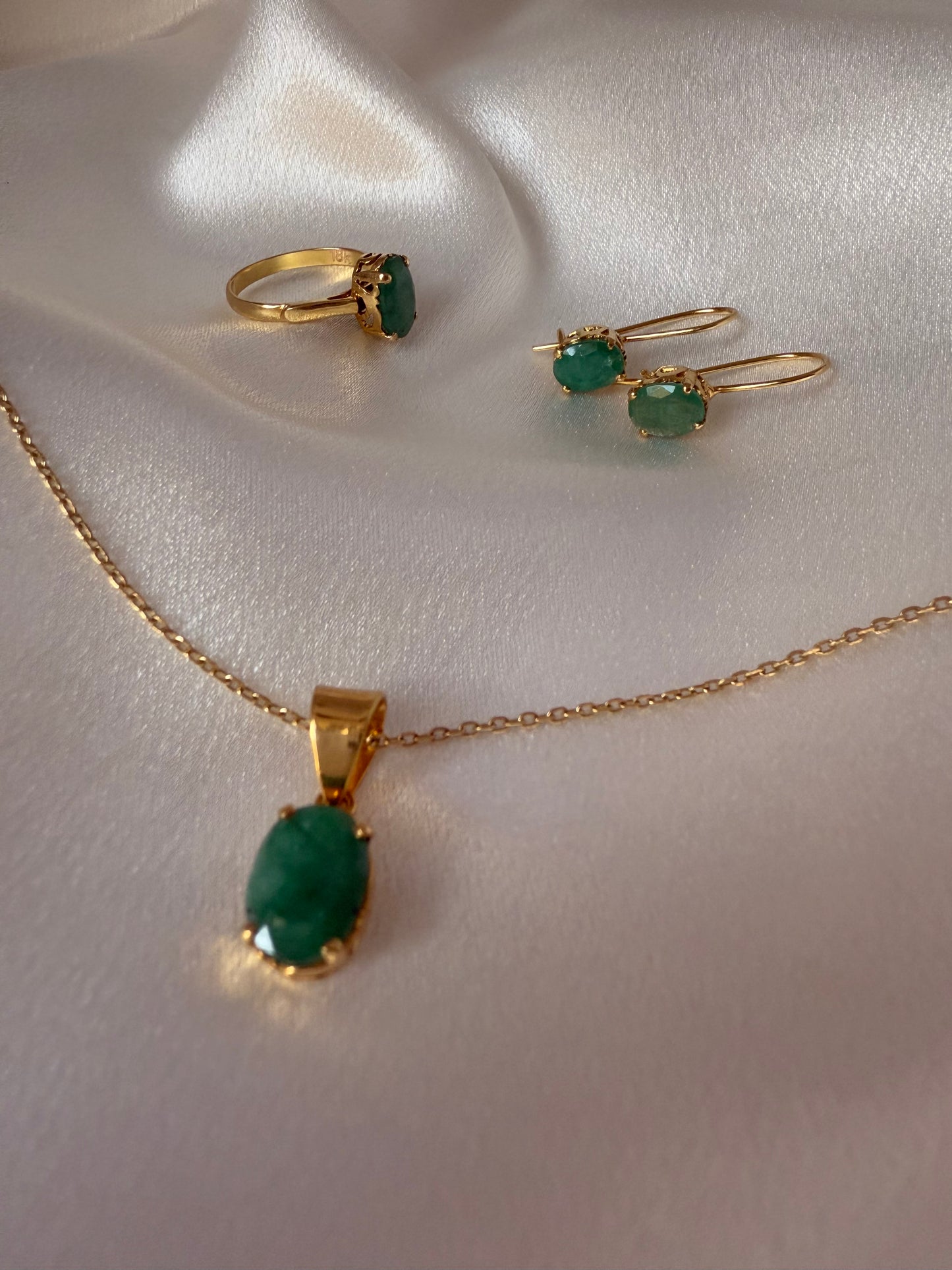THE EXQUISITE EMERALD SET