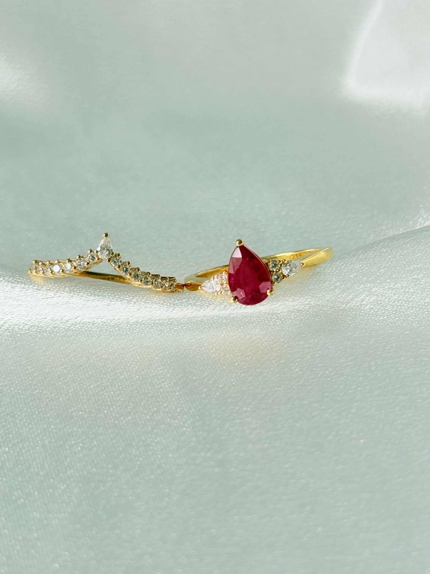 THE CROWN RING WITH RUBY & DIAMOND