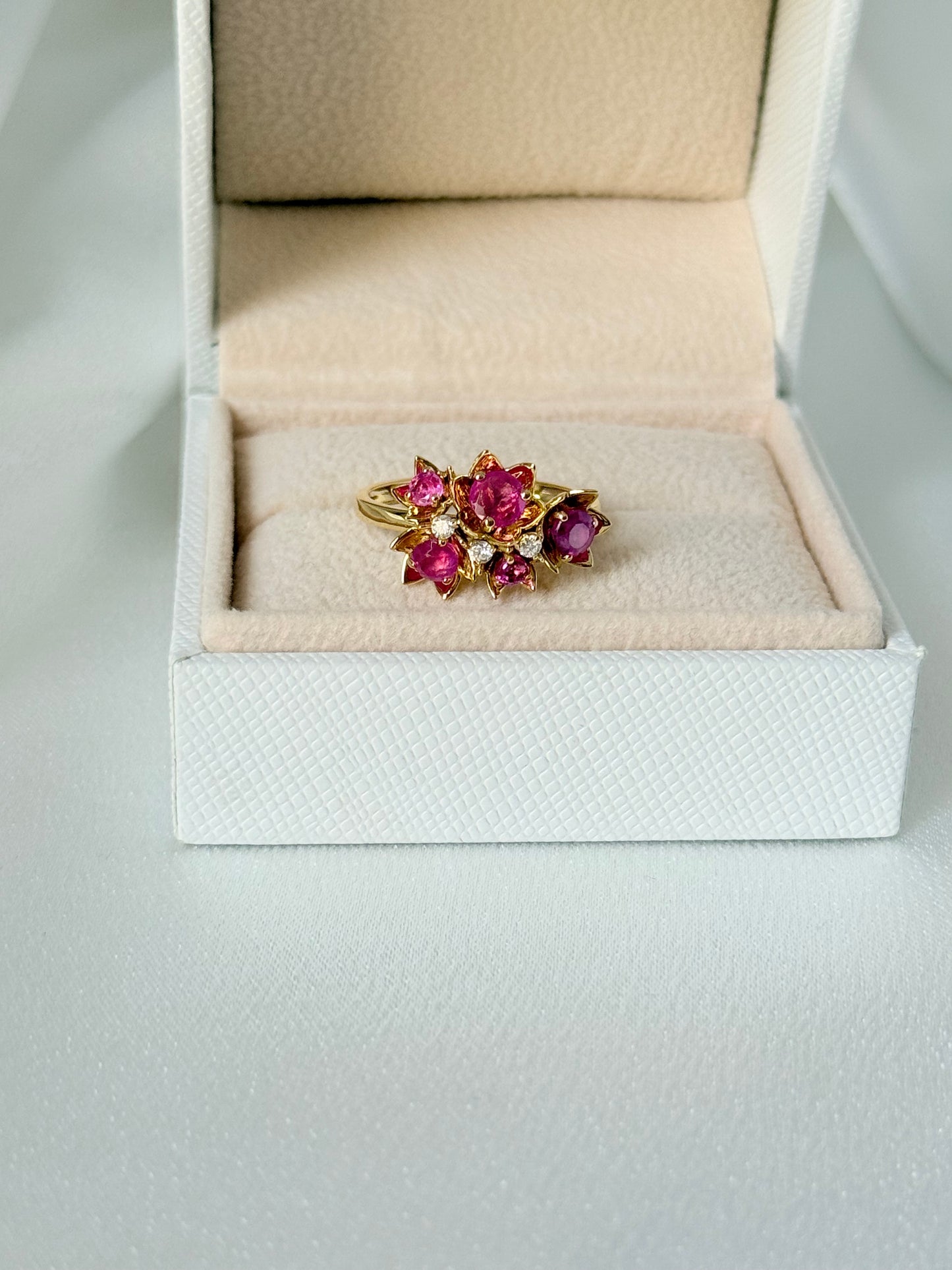 RED GRAPE CLUSTERS WITH DIAMOND