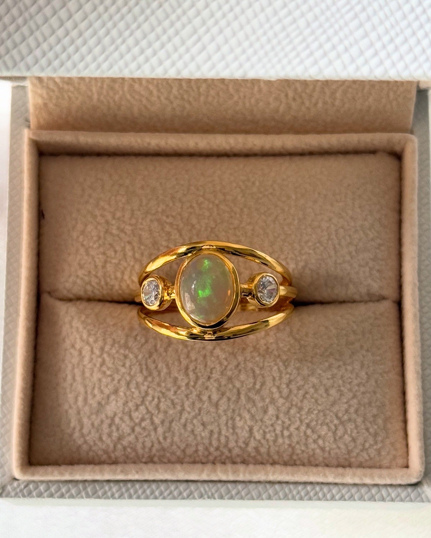 OPAL RING