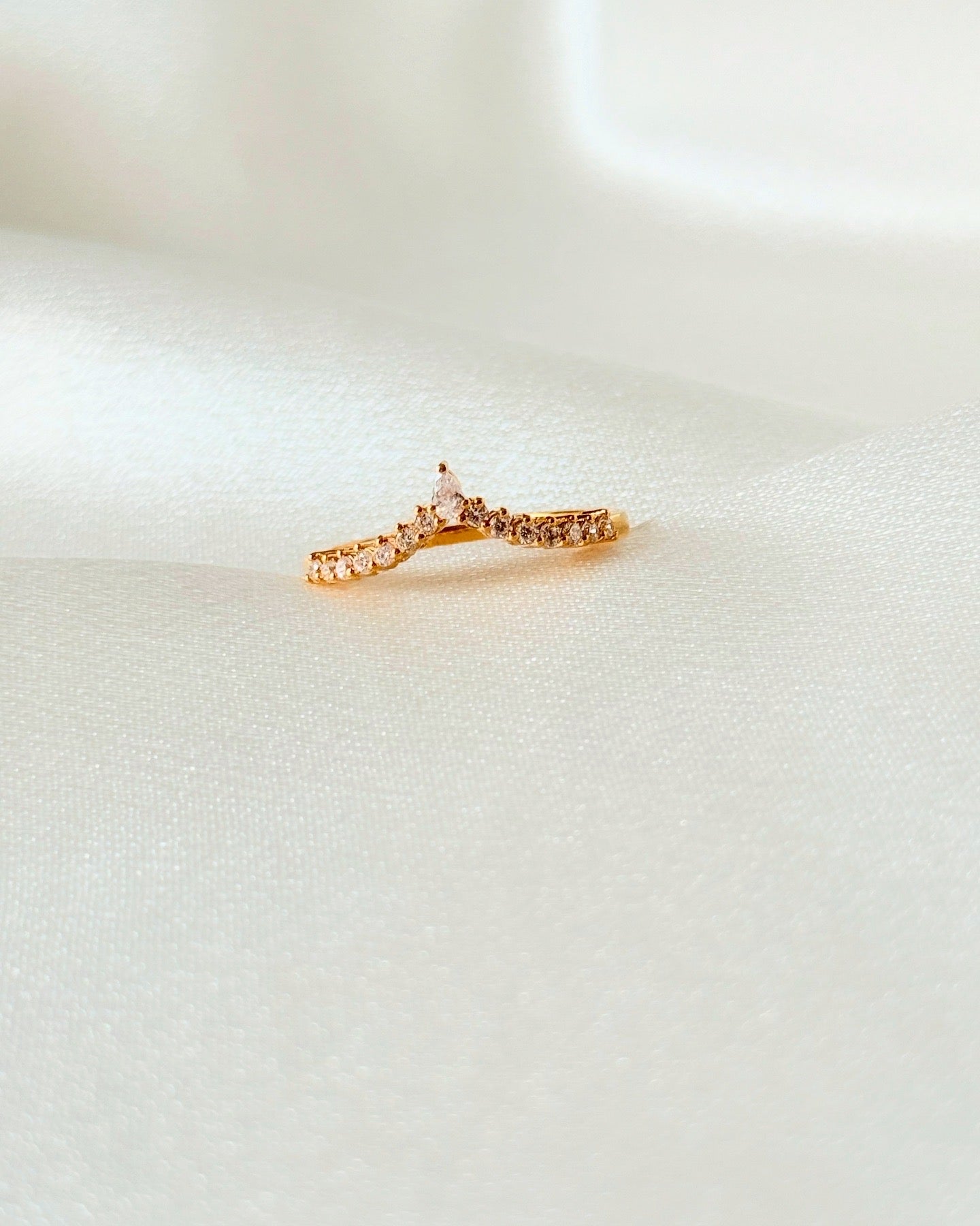 THE CROWN RING WITH RUBY & DIAMOND