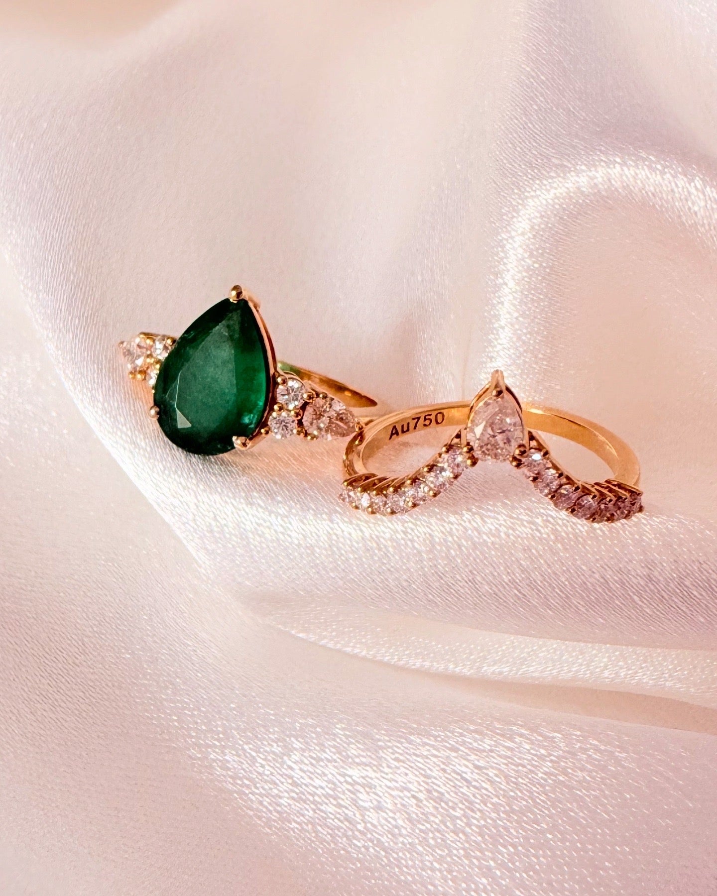 THE CROWN RING W/ DIAMOND & EMERALD