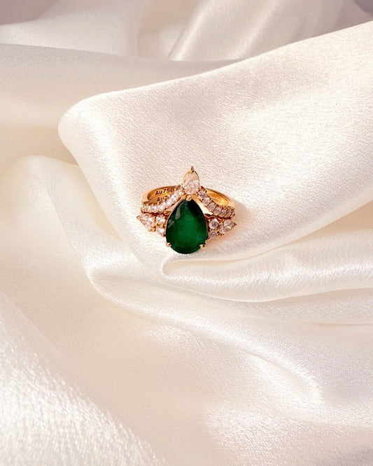 THE CROWN RING W/ DIAMOND & EMERALD