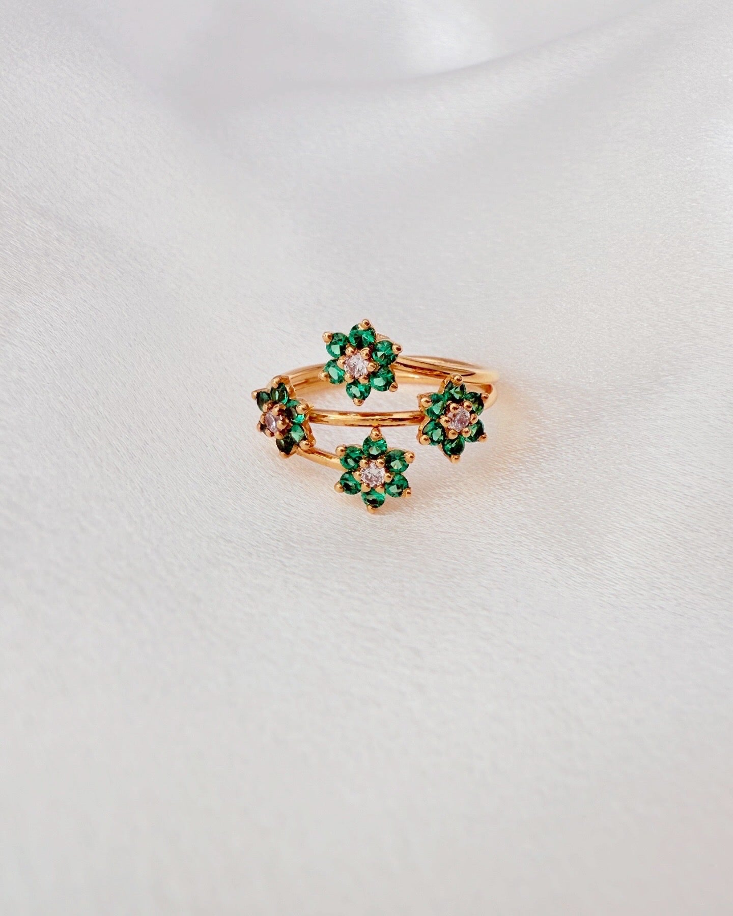 4 FLOWERS RING