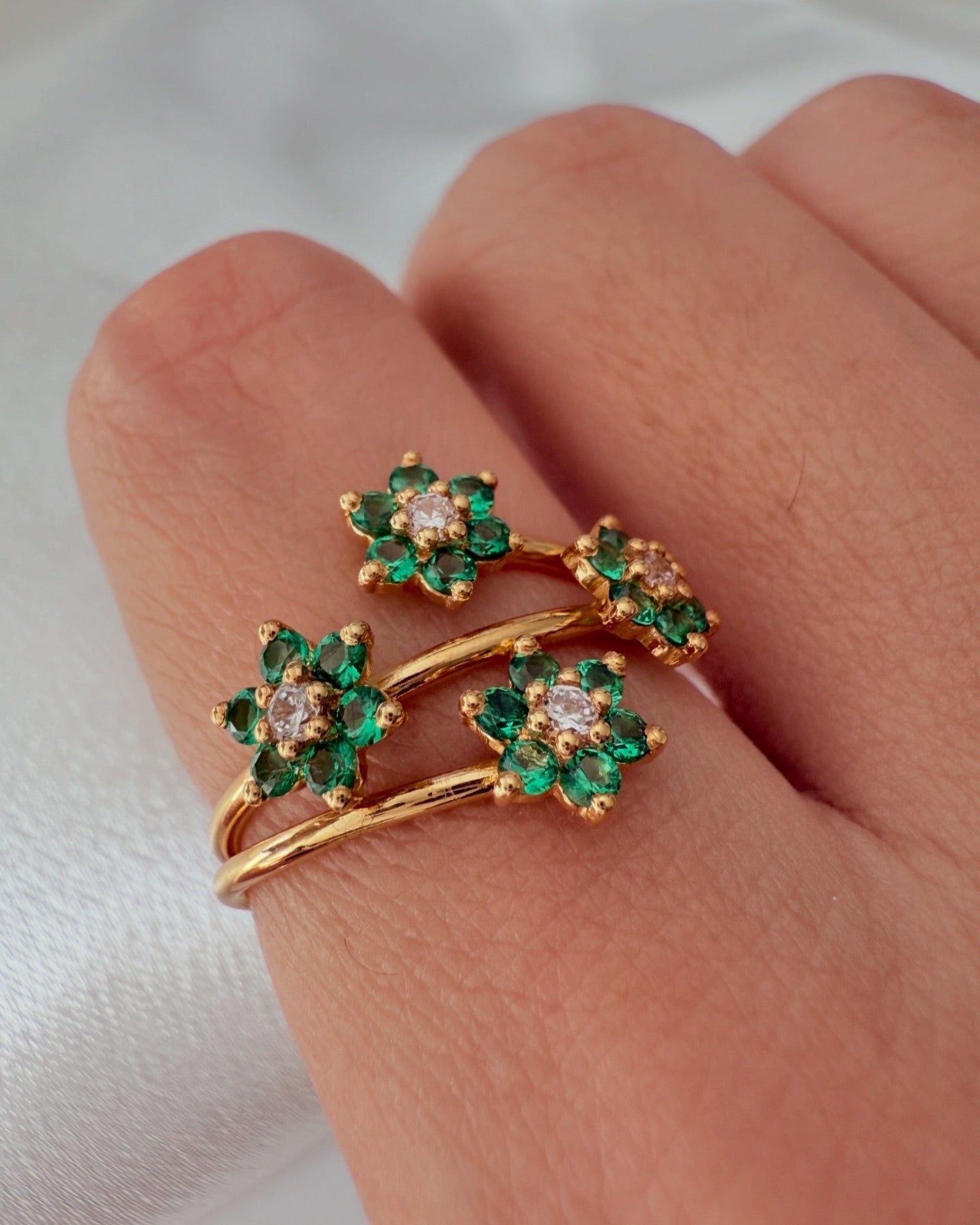 4 FLOWERS RING
