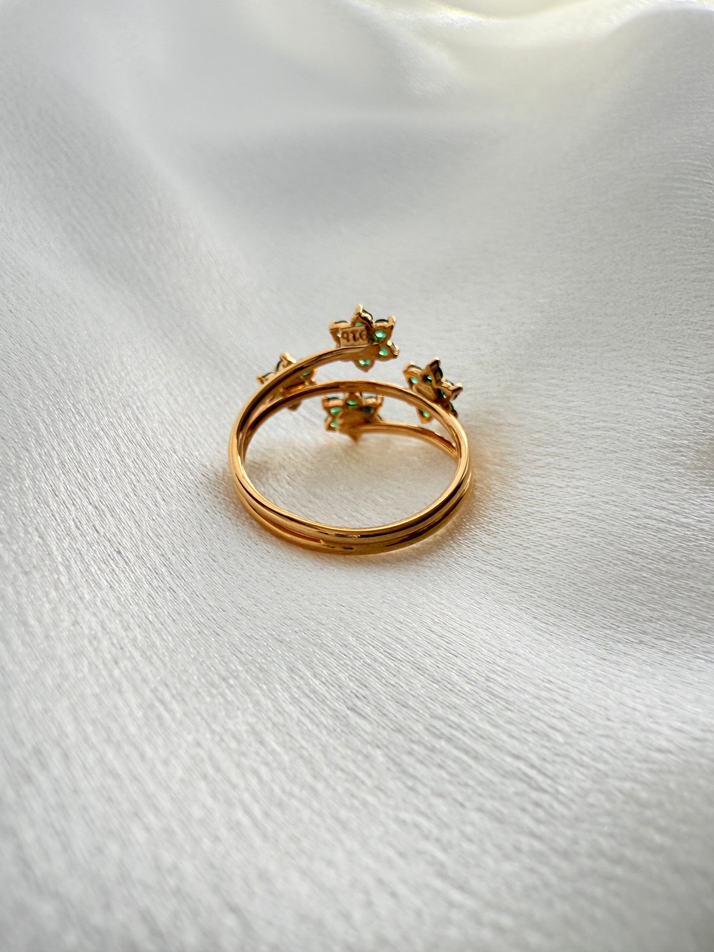 4 FLOWERS RING